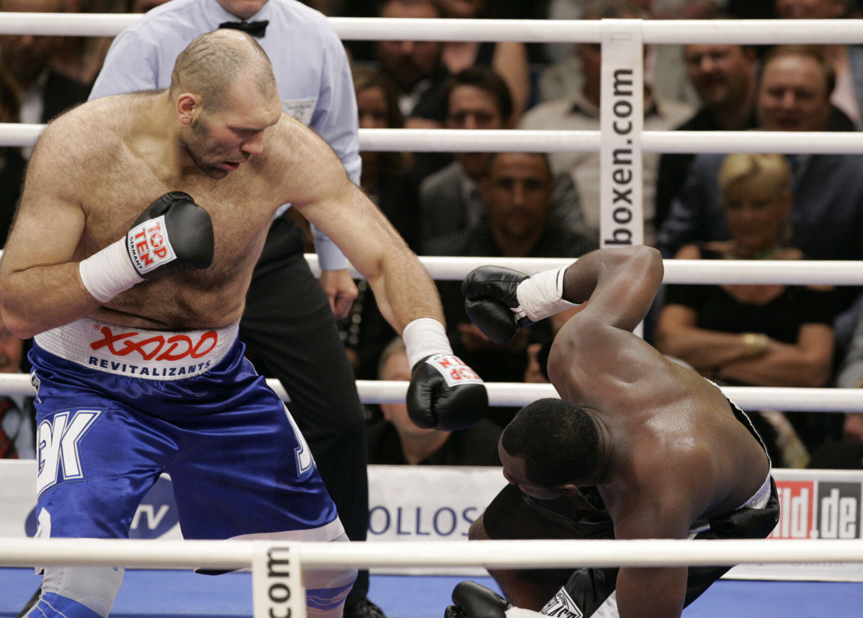 2006: Russia’s Nikolai Valuev retains his WBA heavyweight title